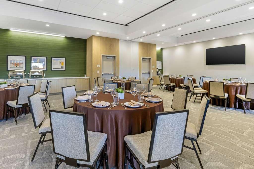 Cambria Hotel Burbank Airport מתקנים תמונה